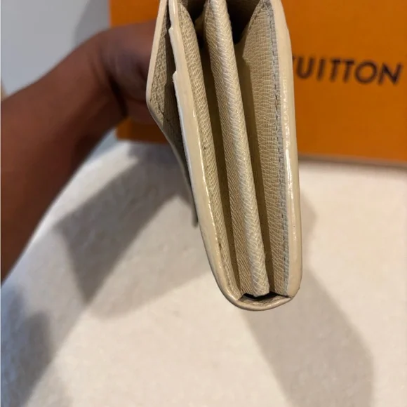 Louis Vuitton Sarah Damier Azur Wallet - Cream and Gray - Picture 6 of 7